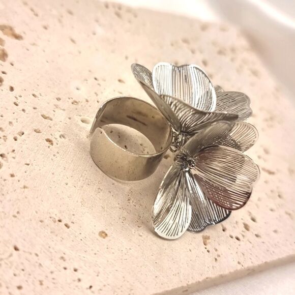 New ZARA cascading flowers silver ring - Picture 4 of 13